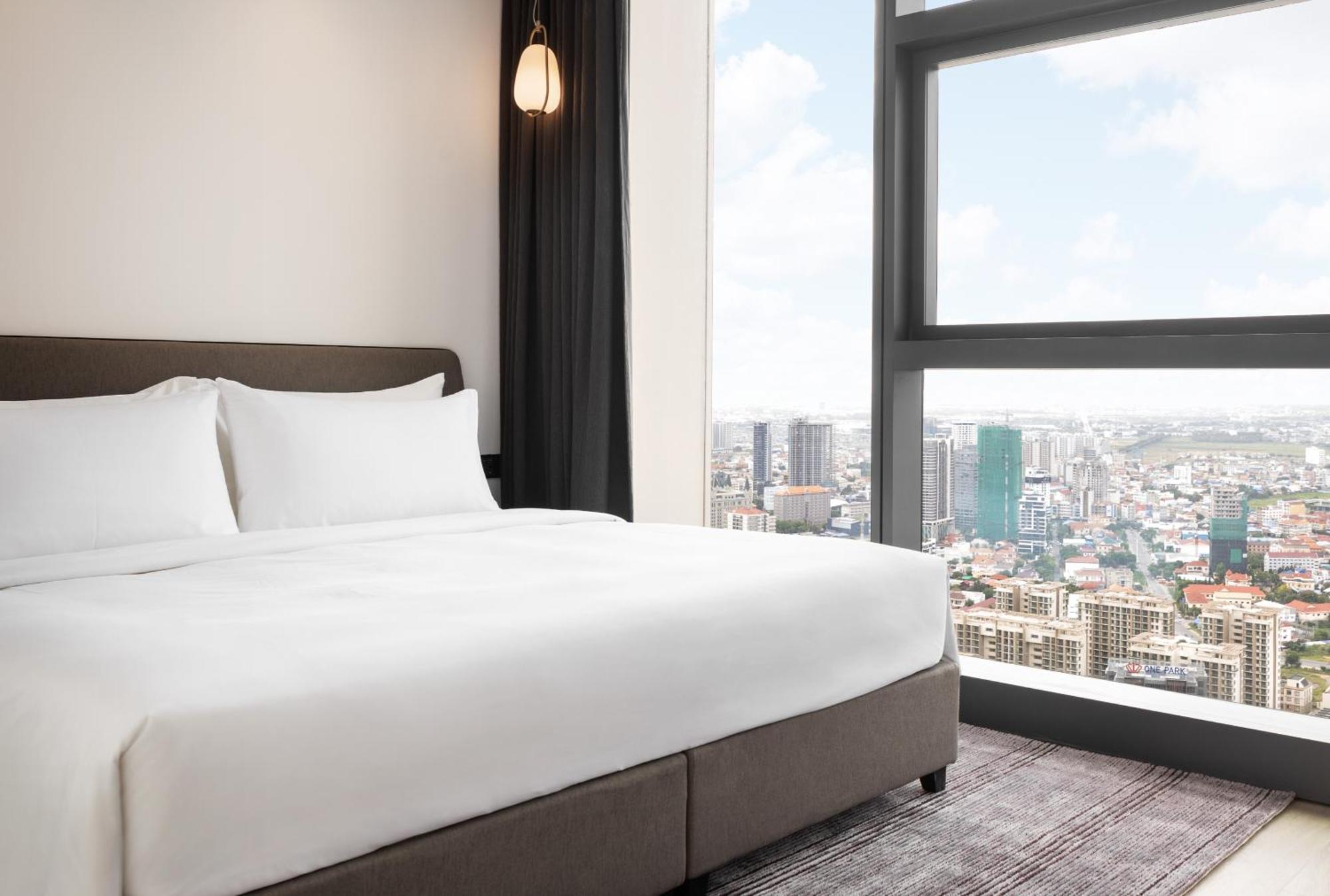 Citadines Flatiron Phnom Penh Hotel Bagian luar foto
