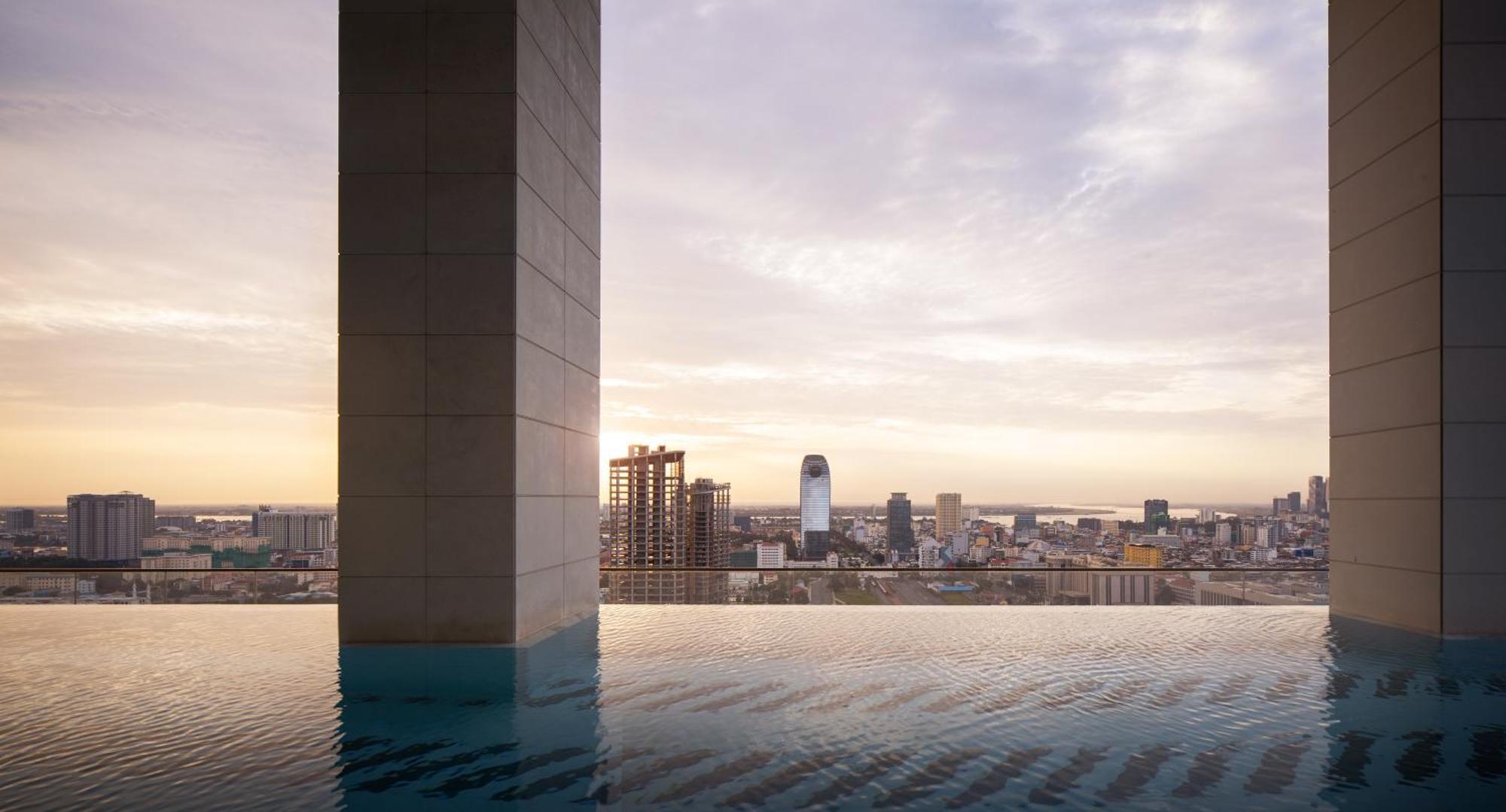 Citadines Flatiron Phnom Penh Hotel Bagian luar foto